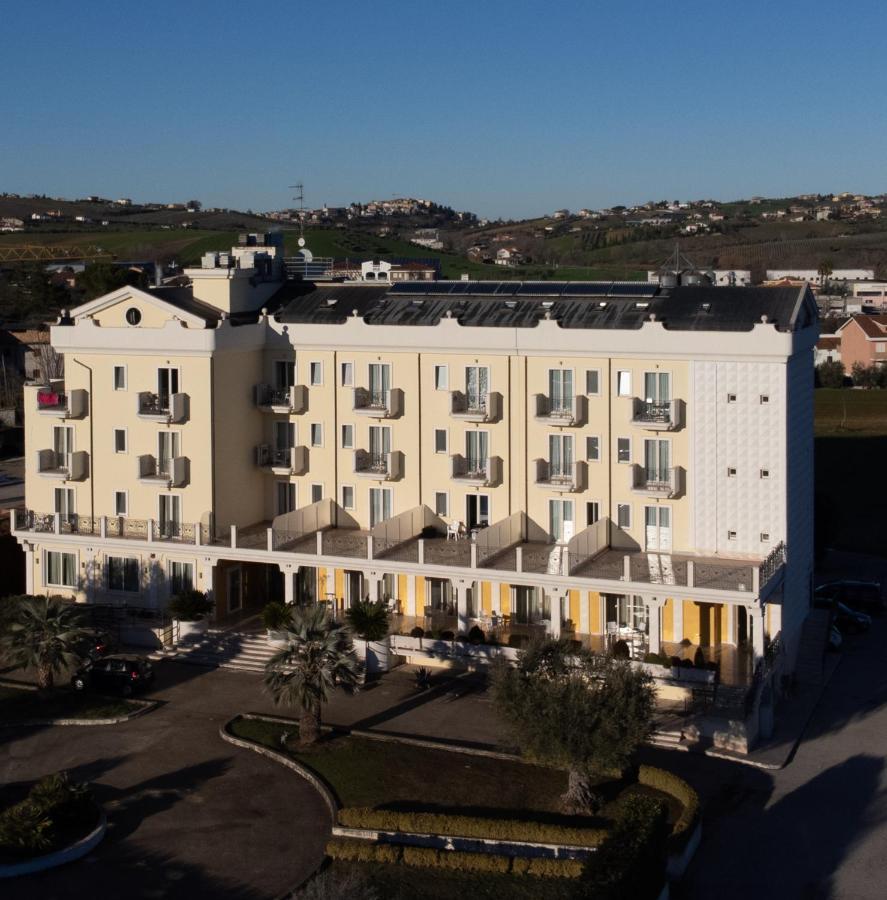 Hotel Concorde Sant'Egidio alla Vibrata Extérieur photo