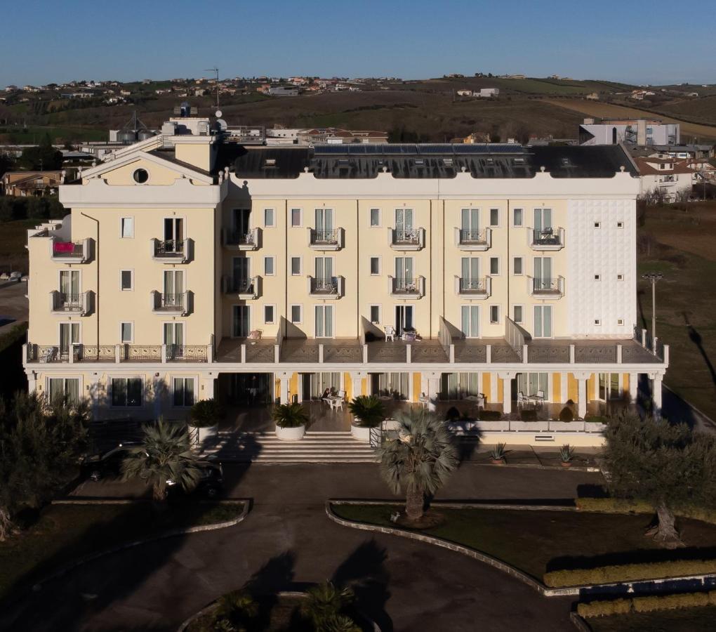 Hotel Concorde Sant'Egidio alla Vibrata Extérieur photo