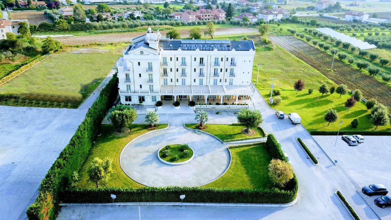 Hotel Concorde Sant'Egidio alla Vibrata Extérieur photo